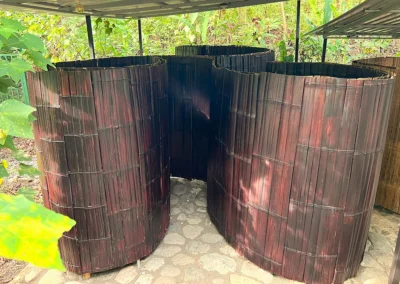 Eco-friendly showers with bamboo walls featuring triskele design at Templo del Tigre.